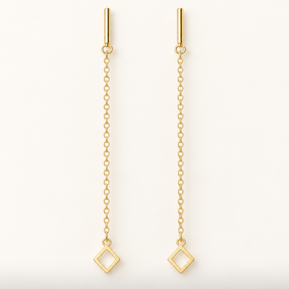 Boucles d’oreilles traversantes losange en or jaune 18K, packshot Charmays