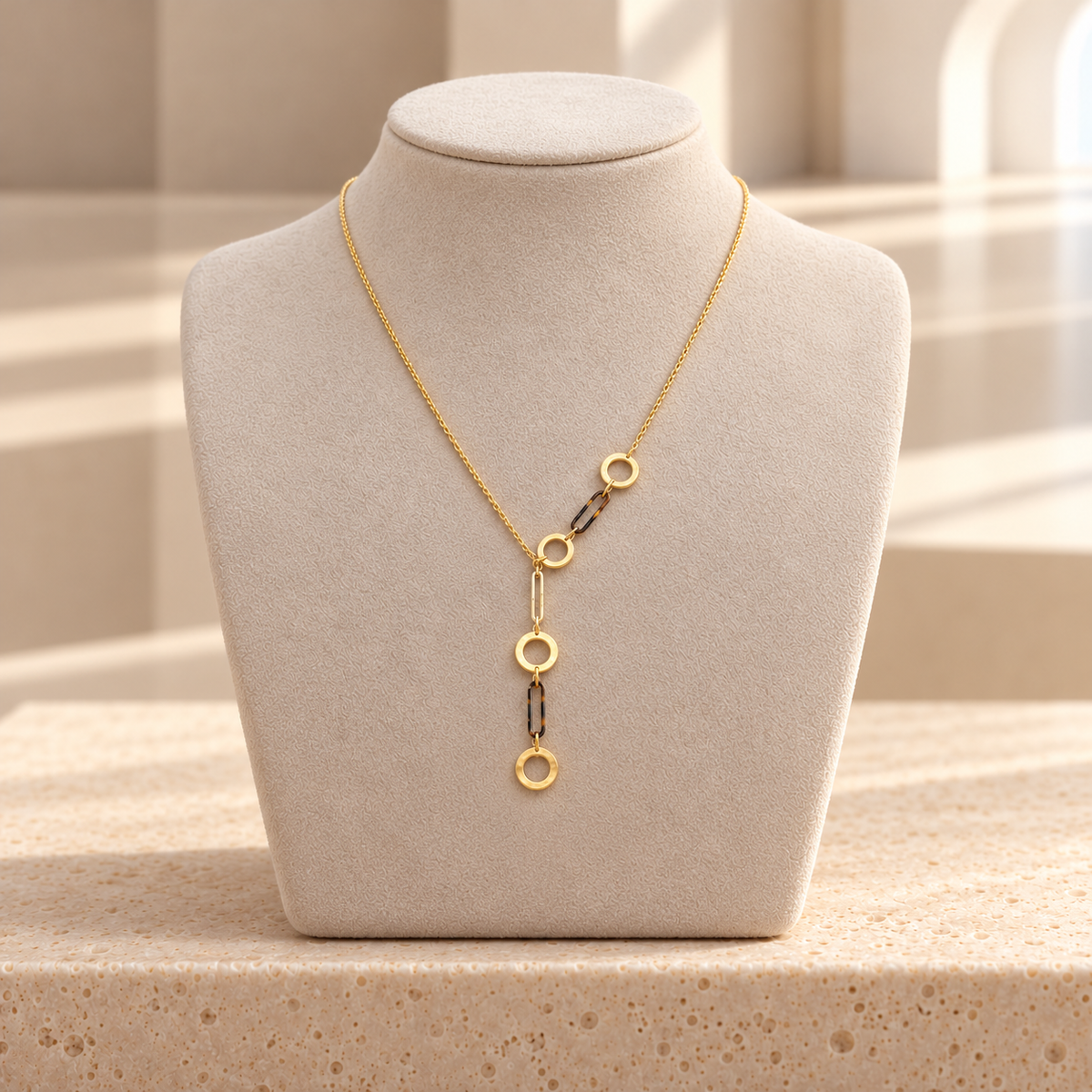 Collier doré en Y à anneaux ronds