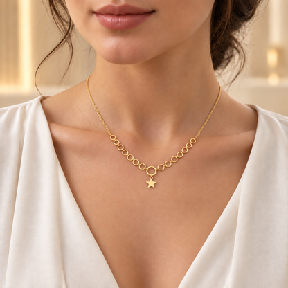 Collier doré à pendentif étoile