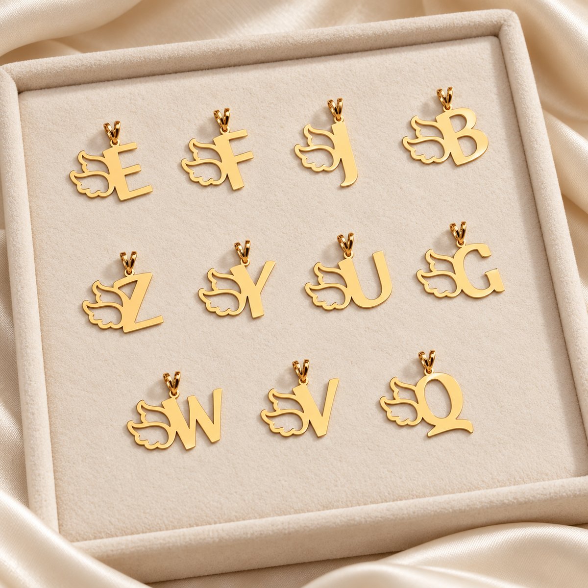 Pendentifs dorés à initiales et motif aile ajourée (plusieurs lettres)