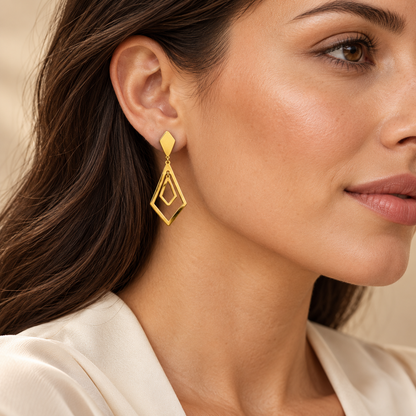 Boucles d’oreilles en Or  pendantes à losanges ajourés
