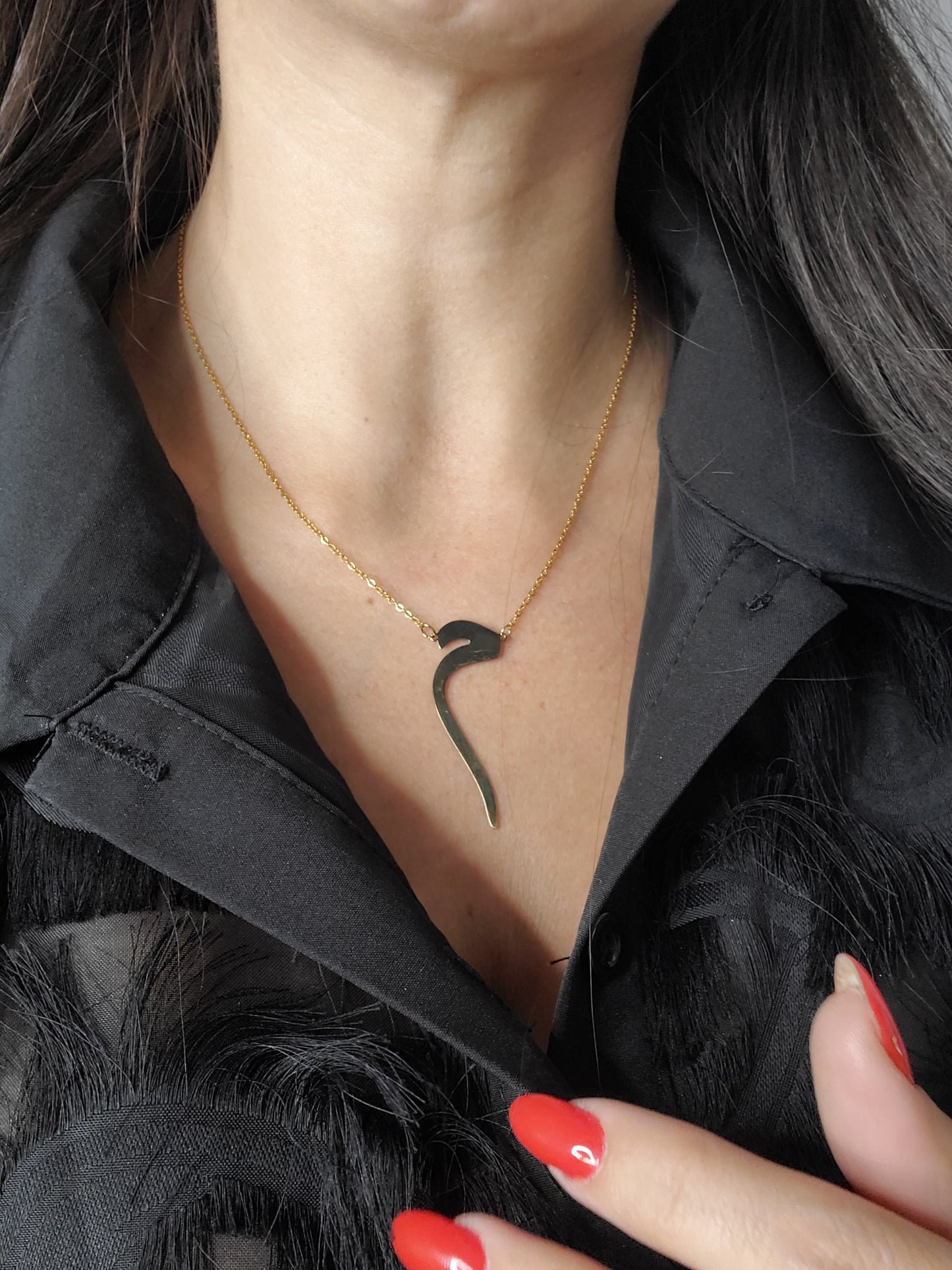 Collier lettre calligraphiée arabe